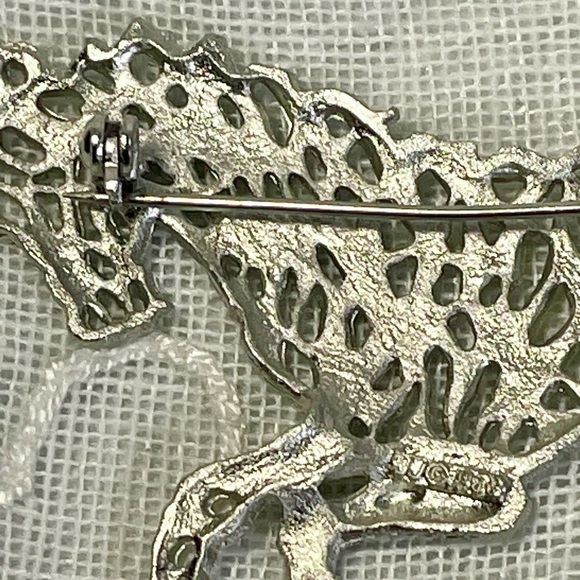 Vintage 1998 JJ Jonette Galloping Horse Silver Tone 3"x2” Filigree Brooch. - Picture 3 of 5